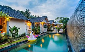 The Syron Huts Lembongan